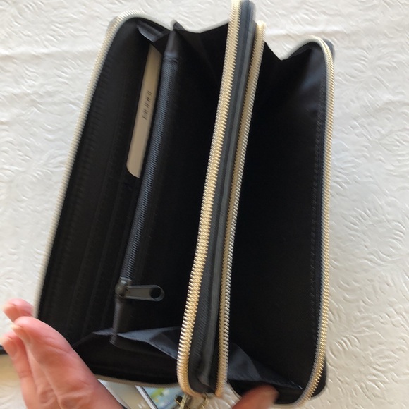 Brand new! Black wristlet - Picture 3 of 4